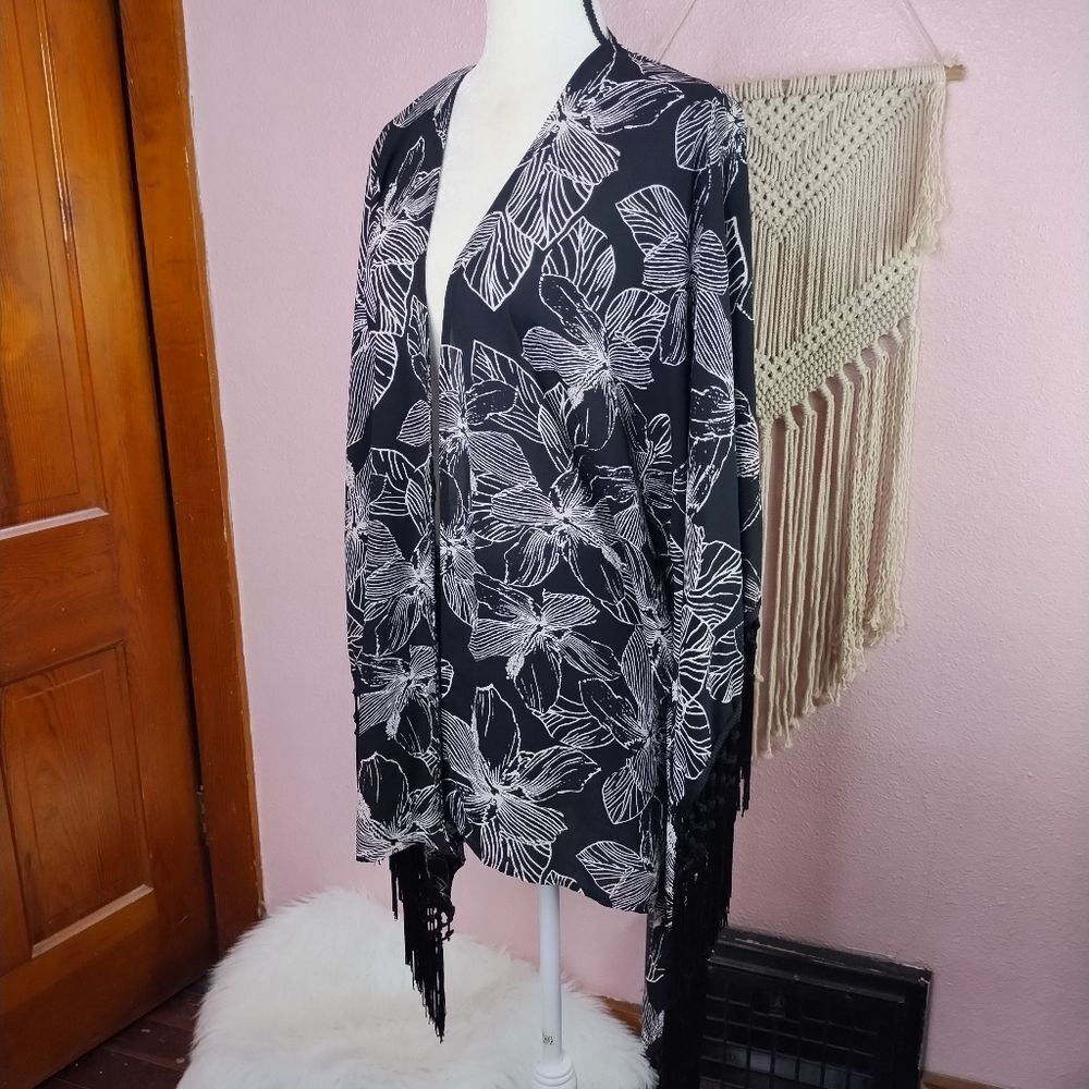 Free Press | Black‎ and White Floral Kimono Beach Coverup